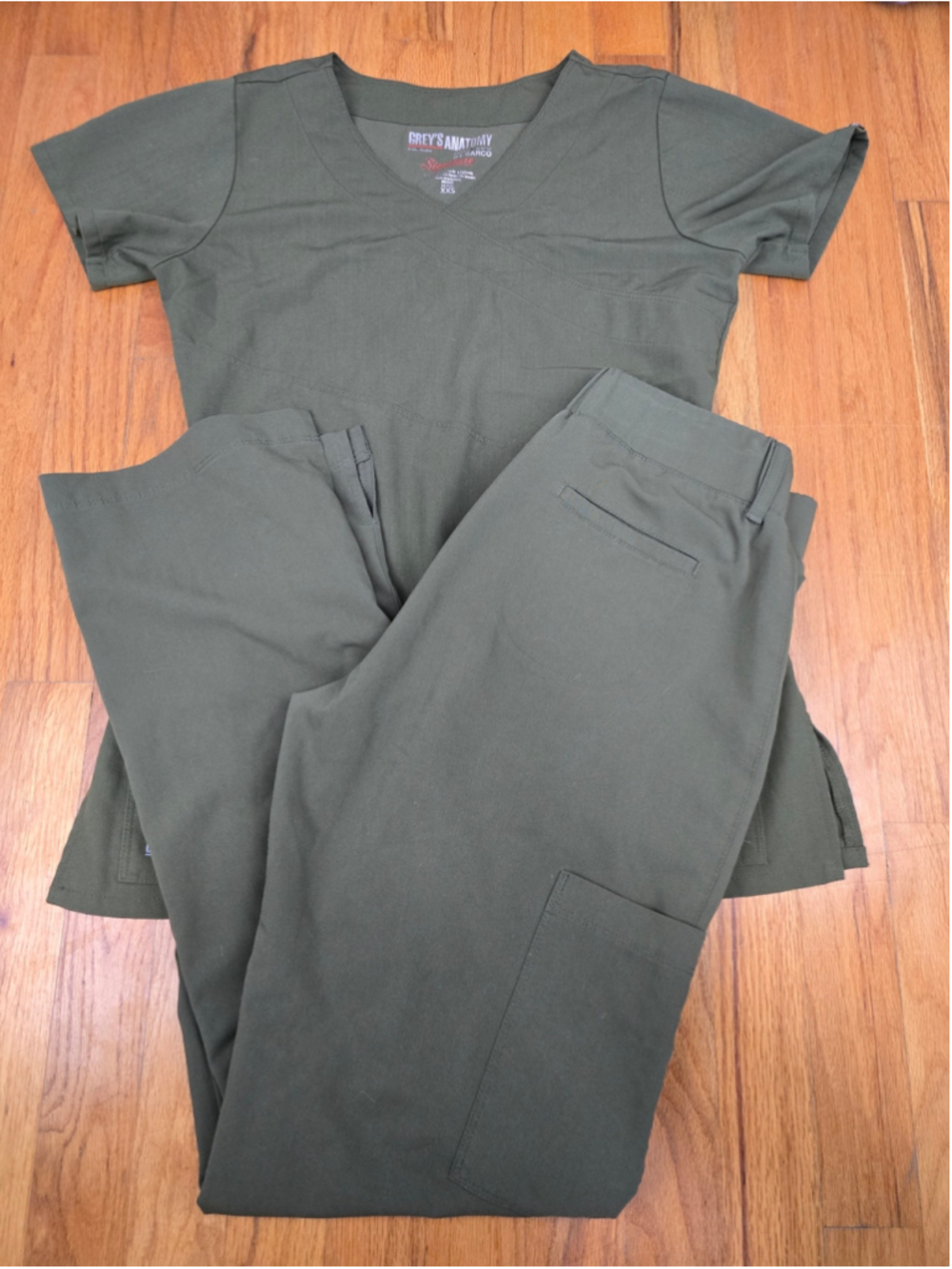 Women's Grey's Anatomy by Barco Scrub Set XXS Top, Small bottom, Olive Green